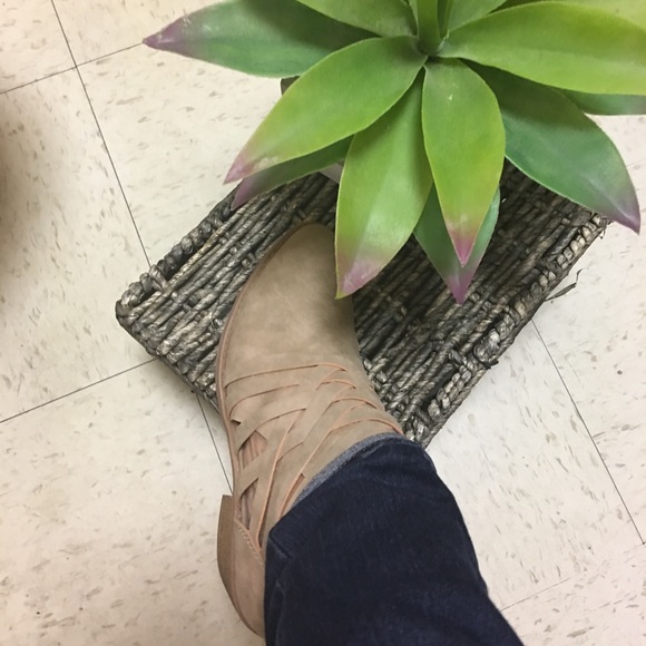 🔥Last Pair🔥Low Heel Crossover Booties - Picture 4 of 8