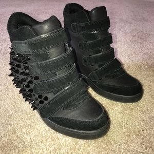 Spiked Black Snedges