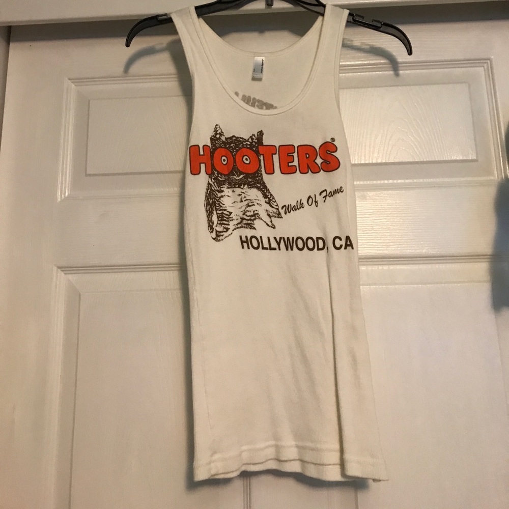 Hooters tank top