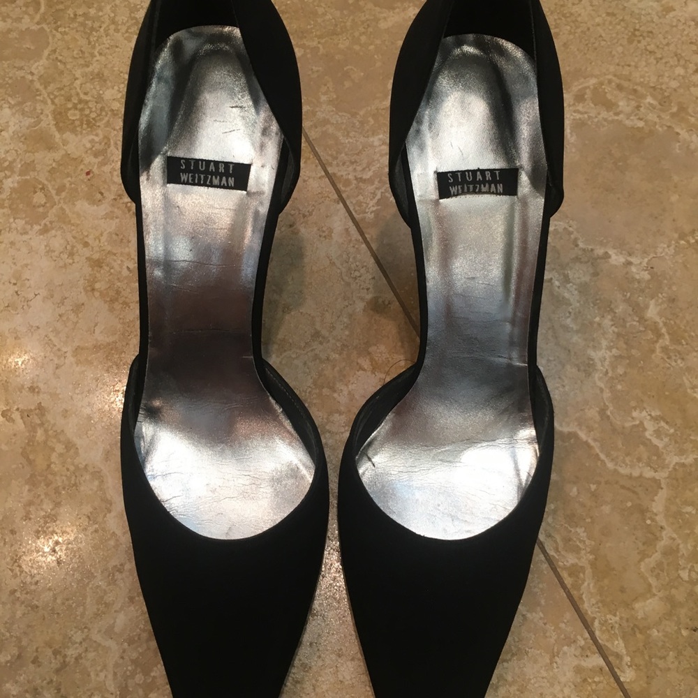 Stuart Weitzner classic pumps!  Great condition!