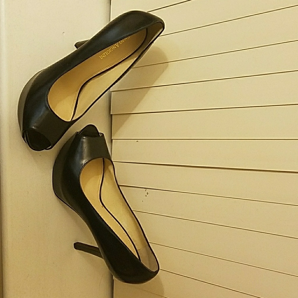 Enzo Angiolini 4 inch black, peek toe heels