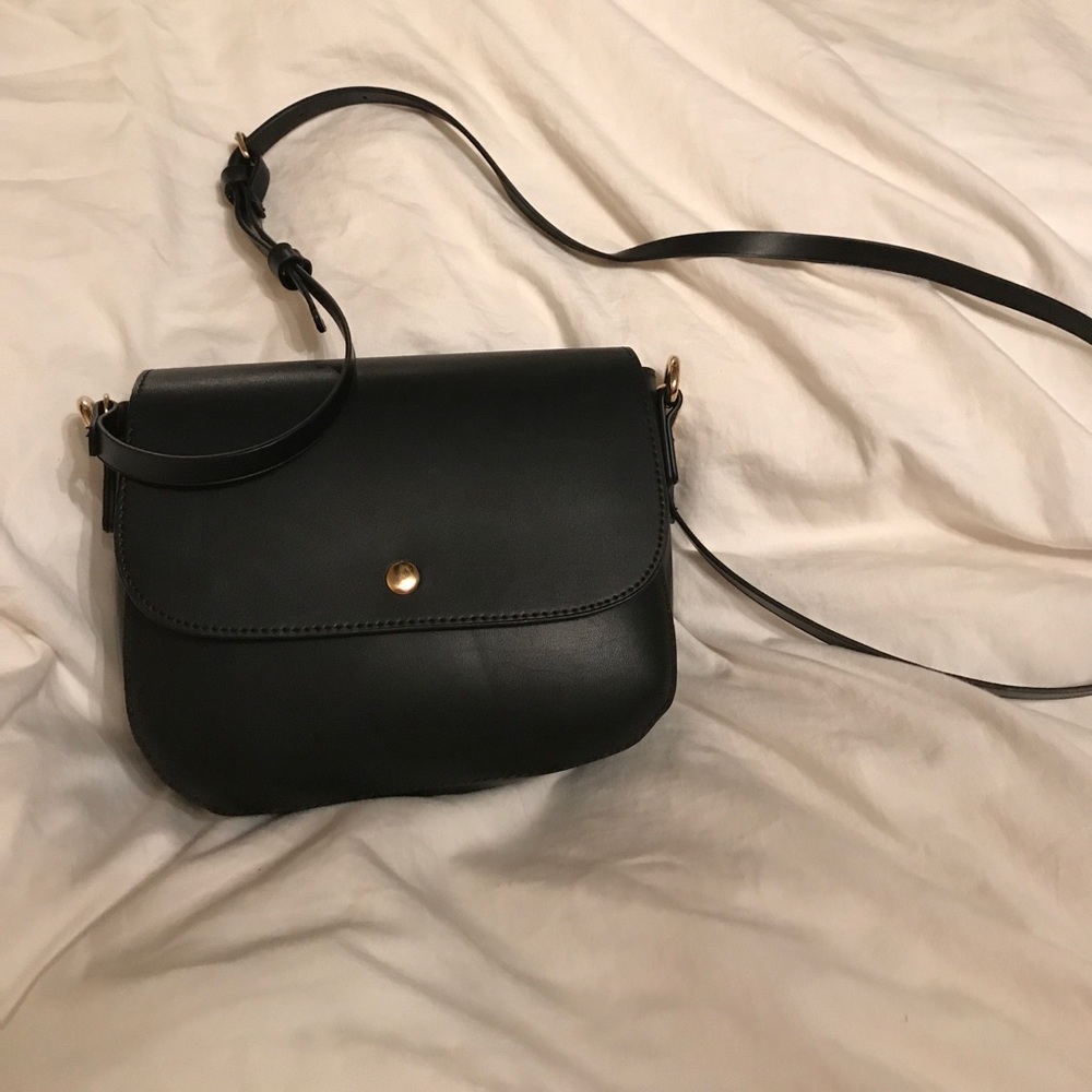 Black purse NEVER USED