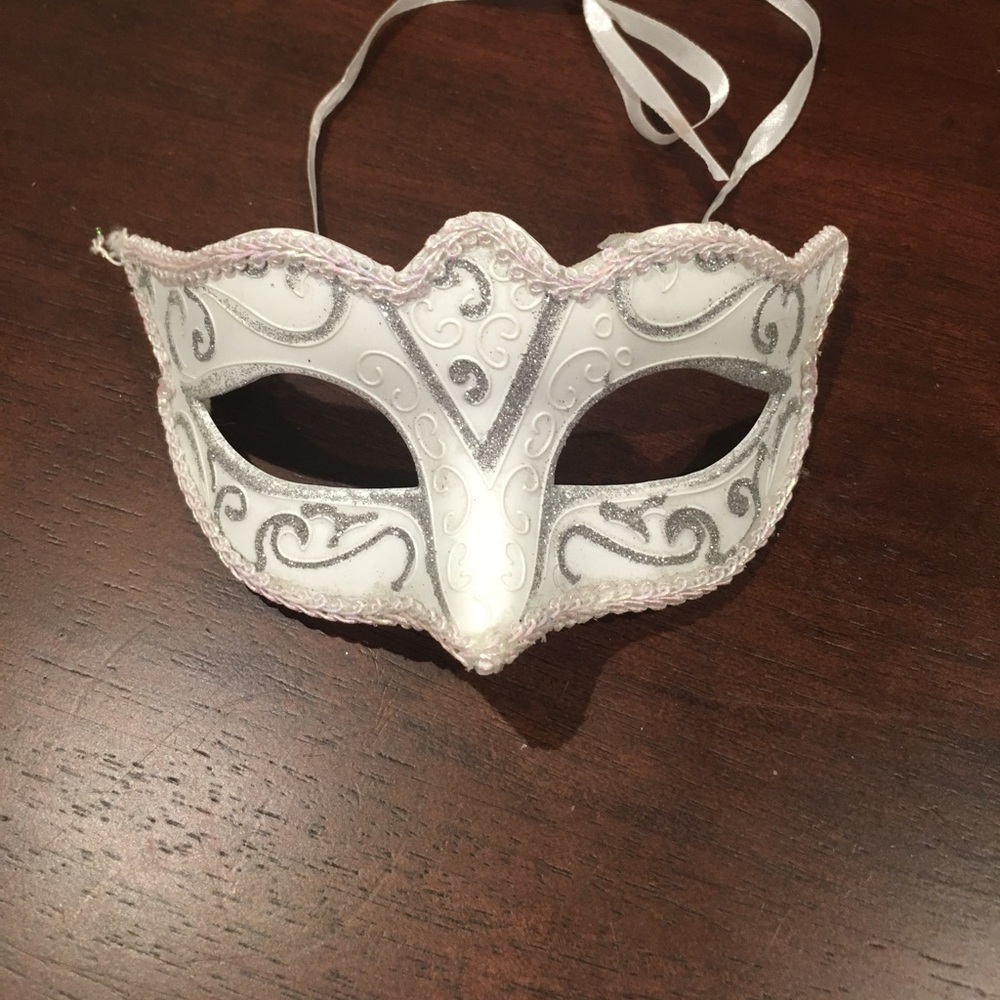 White face mask