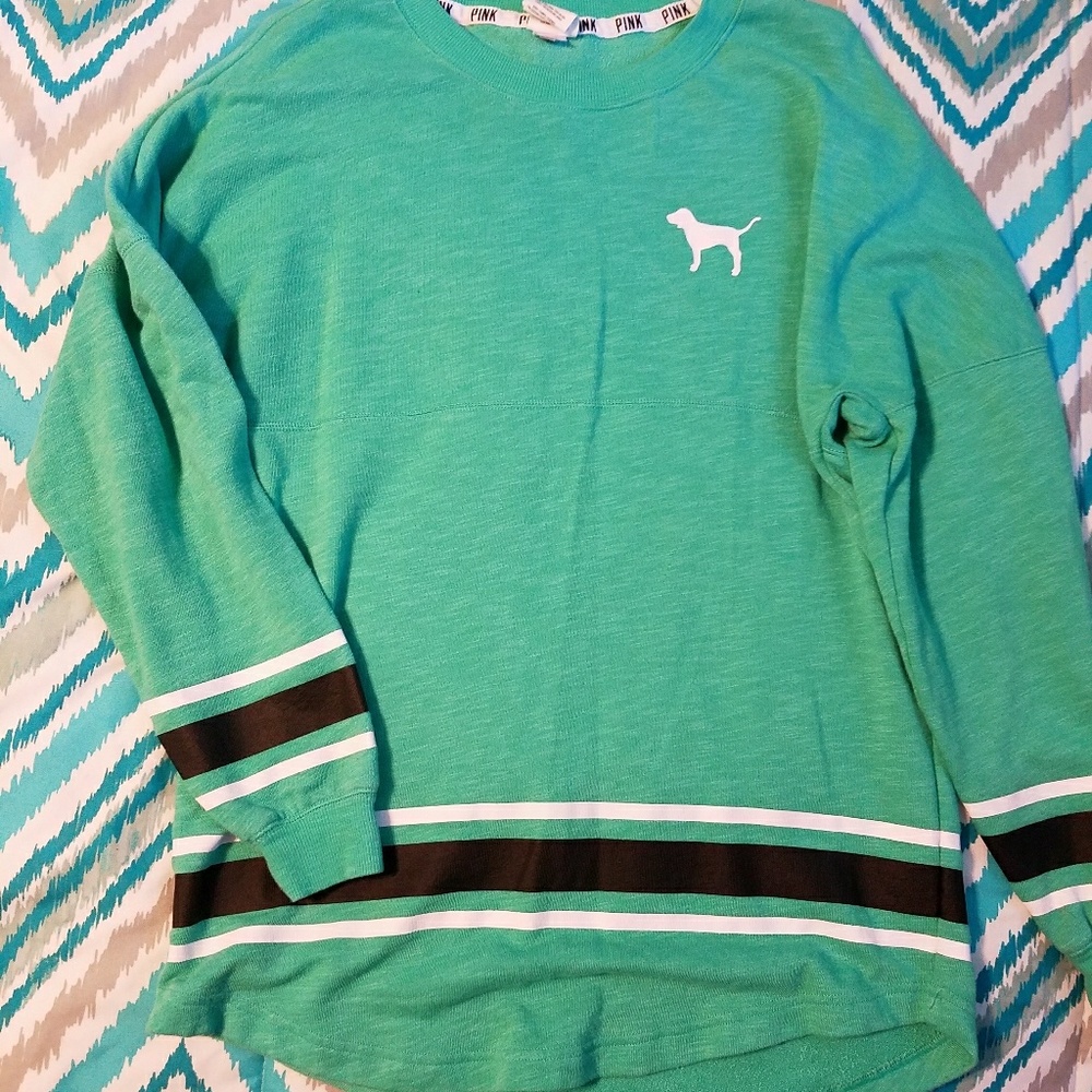 Long-sleeve t-shirt