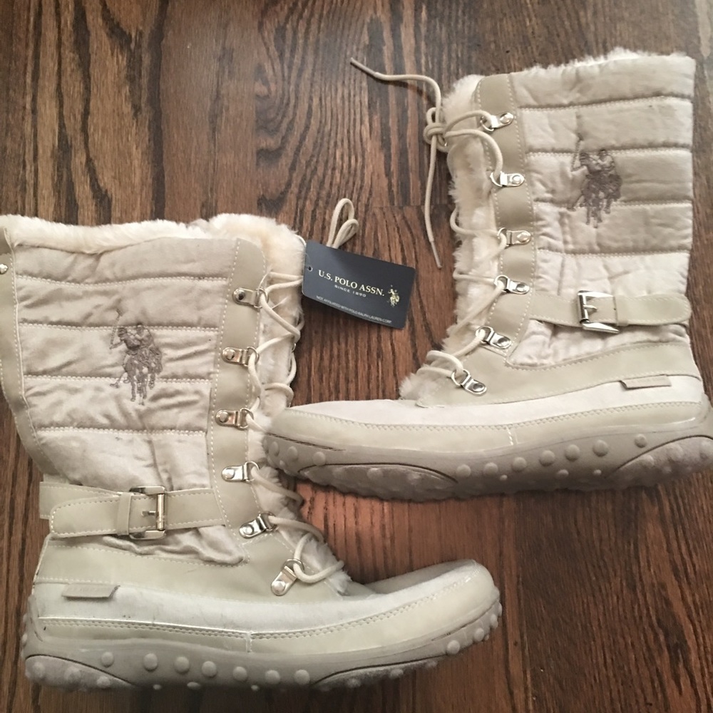 NWT white winter boots