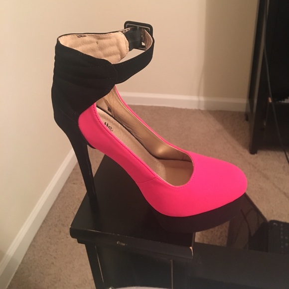 Pink and Black heels - Picture 1 of 3