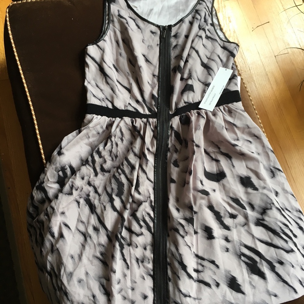 Posh-Is-Fab😱Kensie Cocktail Dress size 8 - Picture 4 of 10