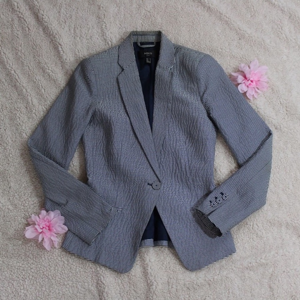 BLUE AND WHITE STRIPED BLAZER 💙