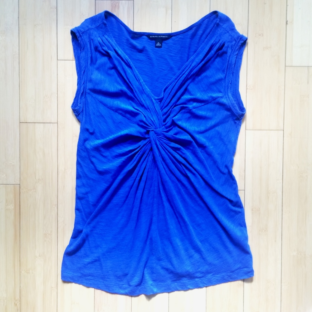 ✨SALE!✨Banana Republic Sleeveless Top