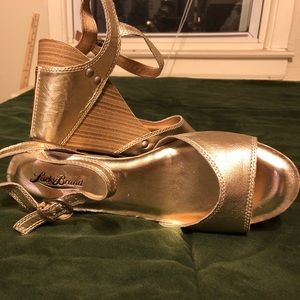 Lucky Brand 3in Wedges in Light-Gold/Pewter
