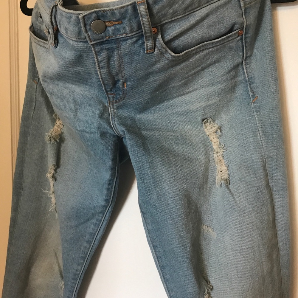 Light wash distressed jeans - size 27