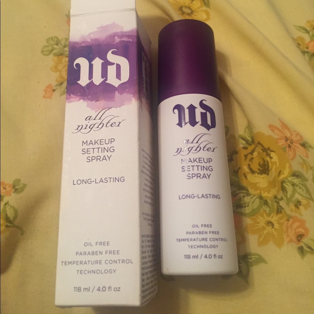 Urban Decay all nighter makeup setting spray