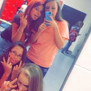 Meet your Posher, Alyssa smiley