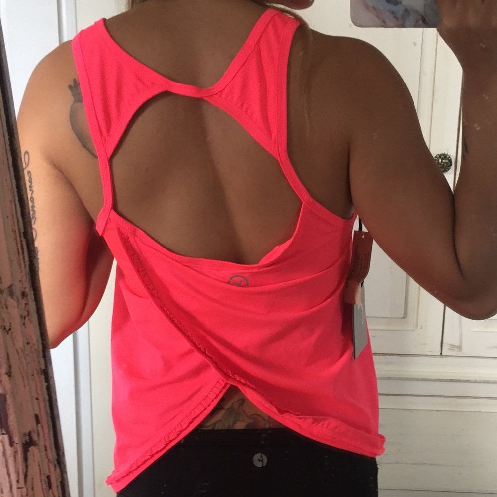 🚫SOLD🚫NWT American Eagle Workout Top