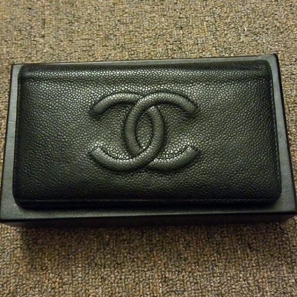 CHANEL Handbags - 🎉HP🎉 Authentic Chanel Caviar Leather Wallet