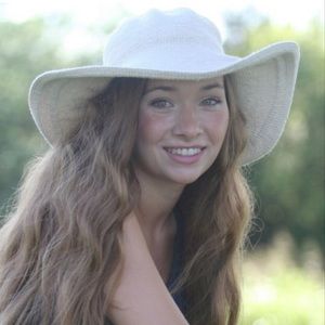Meet your Posher, Alicia