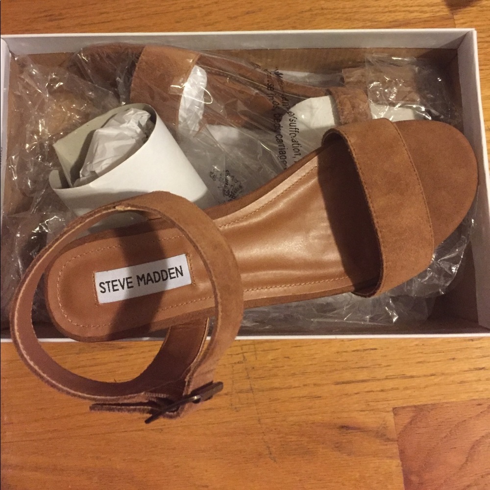 Steve Madden Rusette Cognac suede sandals