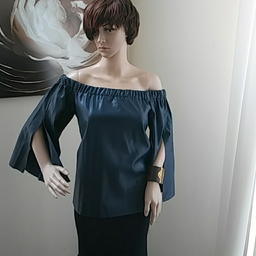 Dark blue leather off-the-shoulder shirt