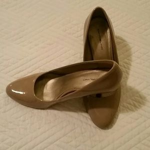 Last ChANce! Bandolino Patent Nude/Tan Heel Sz. 9.
