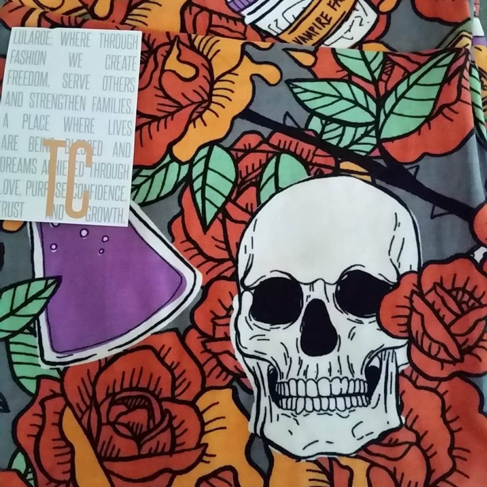 LULAROE UNICORN LEGGINGS. Skulls tc