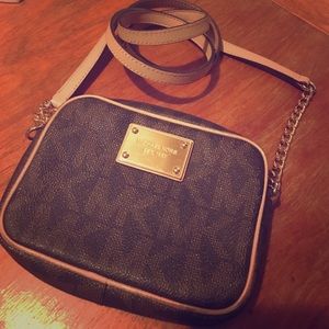 Michael Kors cross over bag