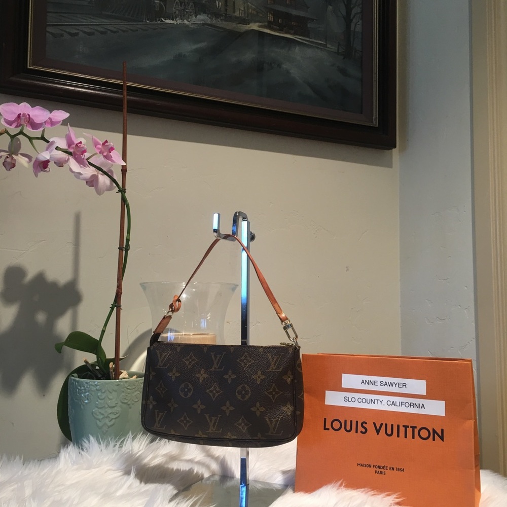 Authentic LV Pochette hand bag