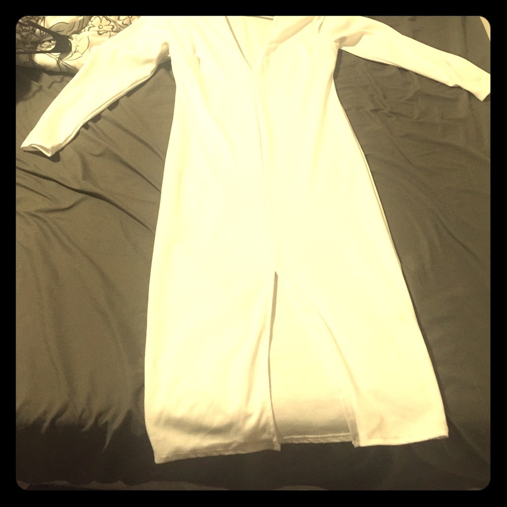 Form Fitting Long-Sleeved White Dress w/ Split