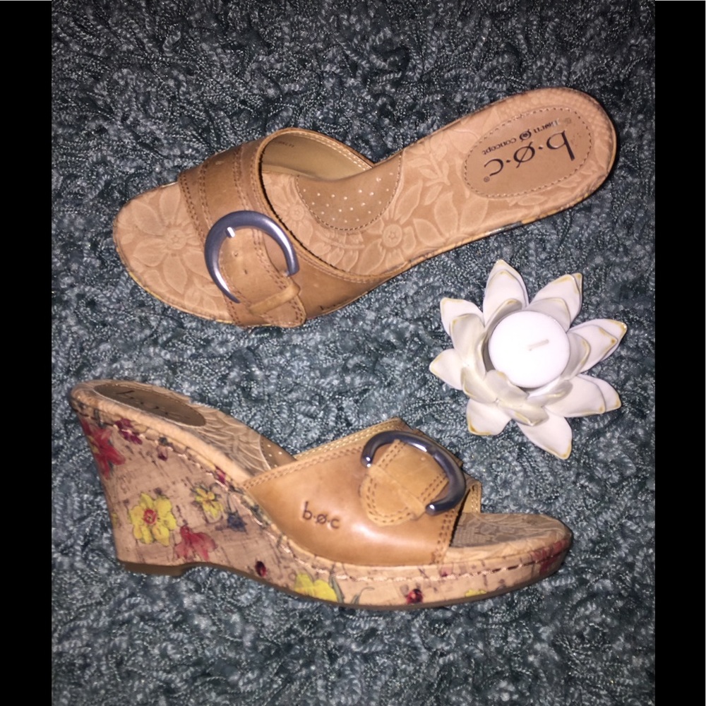 🚫SOLD🚫NWOT Floral Wedges
