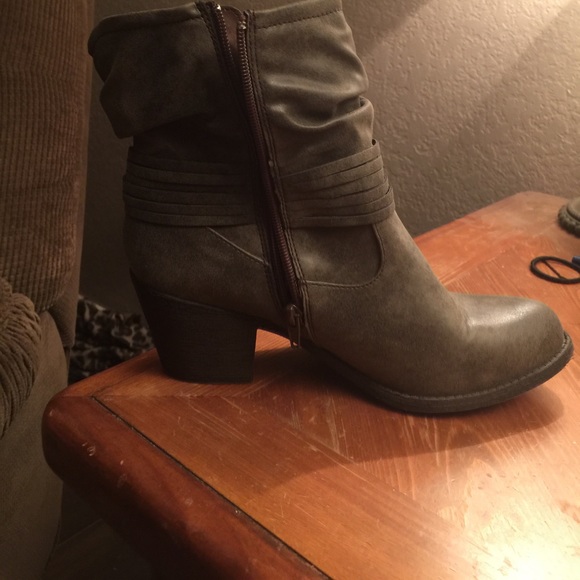 Taupe ankle boots - Picture 2 of 5