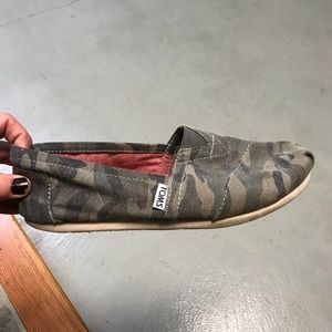 Size 9 Women Camo Toms