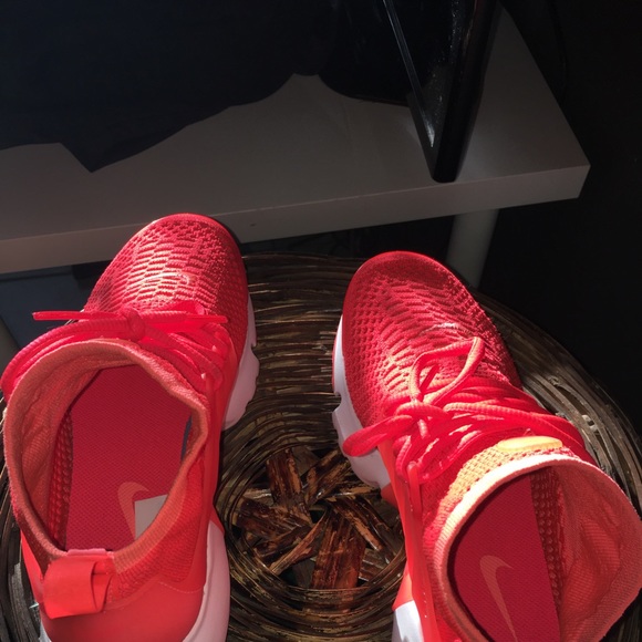 SOLD! Nike MANGO colored, air presto flyknit - Picture 2 of 3