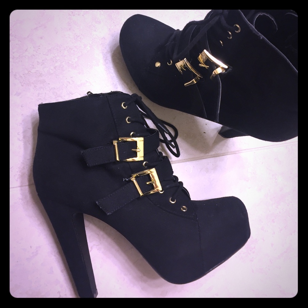 Black healed bootie