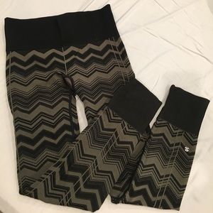 Lululemon Yoga Pants Army Green and Black size 4