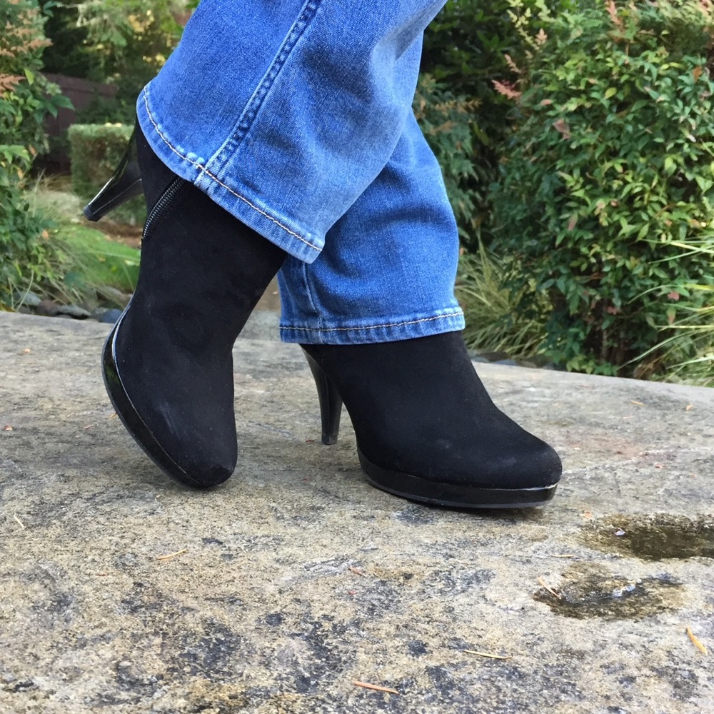 🚫SOLD🚫Suede Black Booties