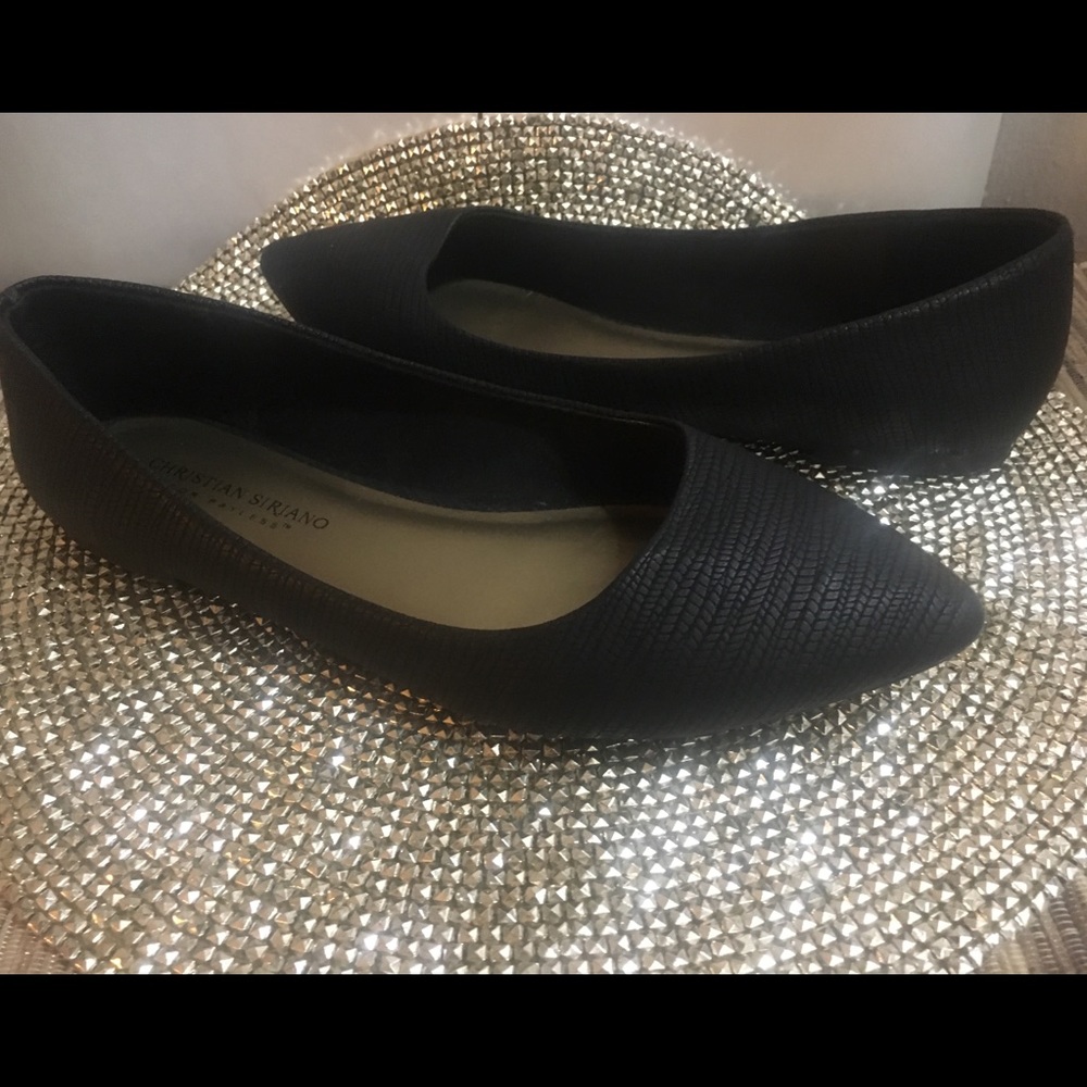 Black pointy toe flat shoes