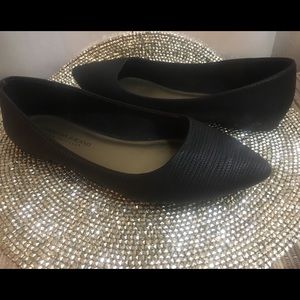 Black pointy toe flat shoes