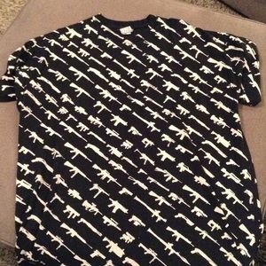 Rogue Status Classic Gunshow T-shirt