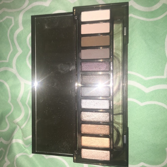 Naked Urban Decay Smoky - Picture 2 of 2
