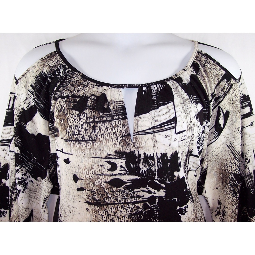 ESSENTIALS by Milano 3X Cold Shoulder Crepe Top - Picture 4 of 8
