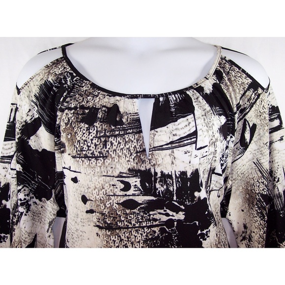 ESSENTIALS by Milano 3X Cold Shoulder Crepe Top - Picture 4 of 8