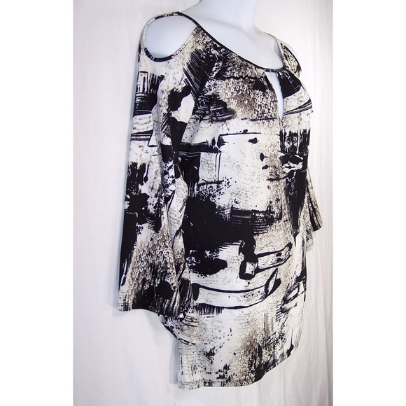 ESSENTIALS by Milano 3X Cold Shoulder Crepe Top - Picture 5 of 8