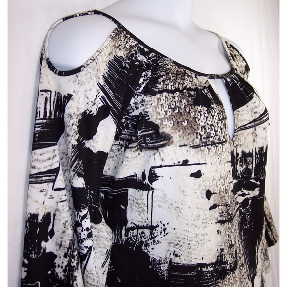 ESSENTIALS by Milano 3X Cold Shoulder Crepe Top - Picture 6 of 8