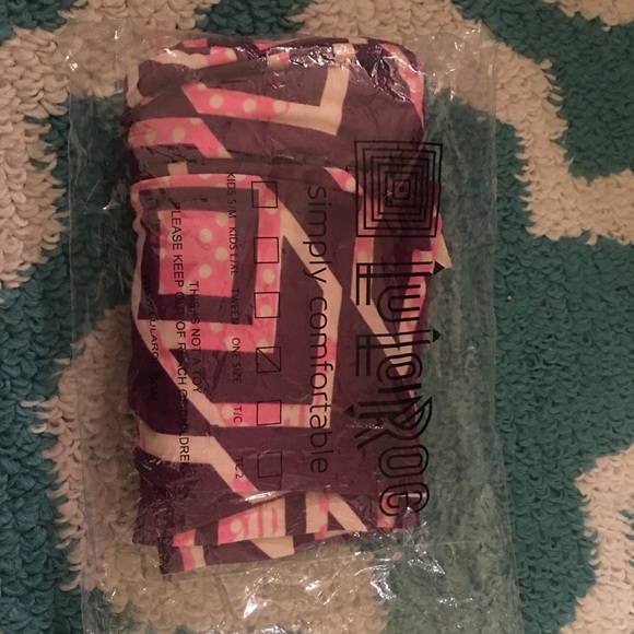 NWT LuLaRoe Leggings! 💕🍁 - Picture 4 of 4