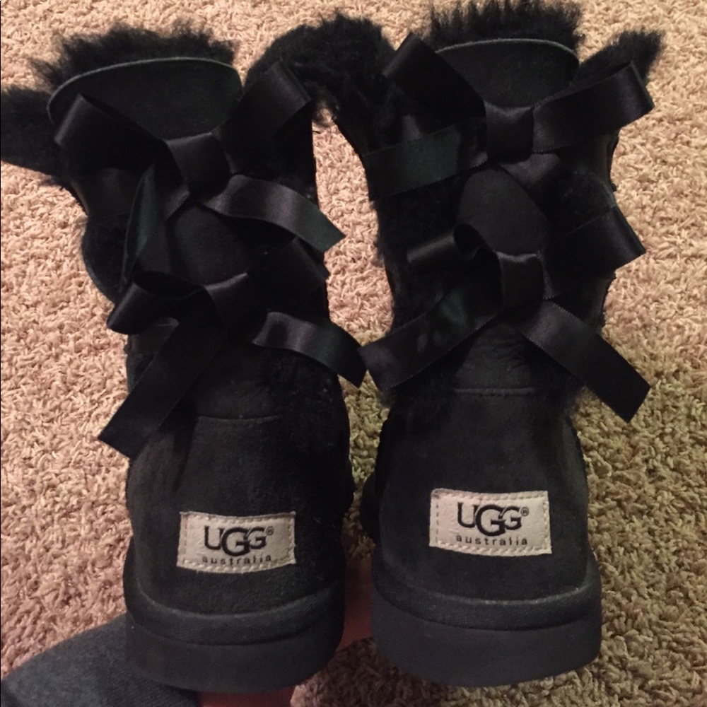 Uggs- black bailey bow's