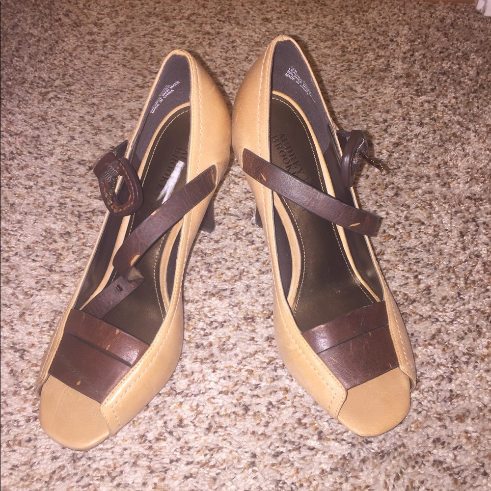 Beautiful tan pump