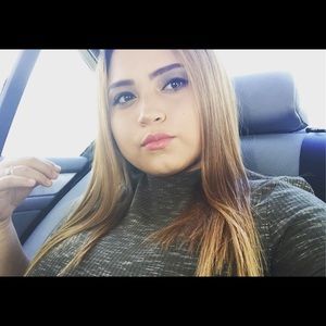 Meet your Posher, Crystal