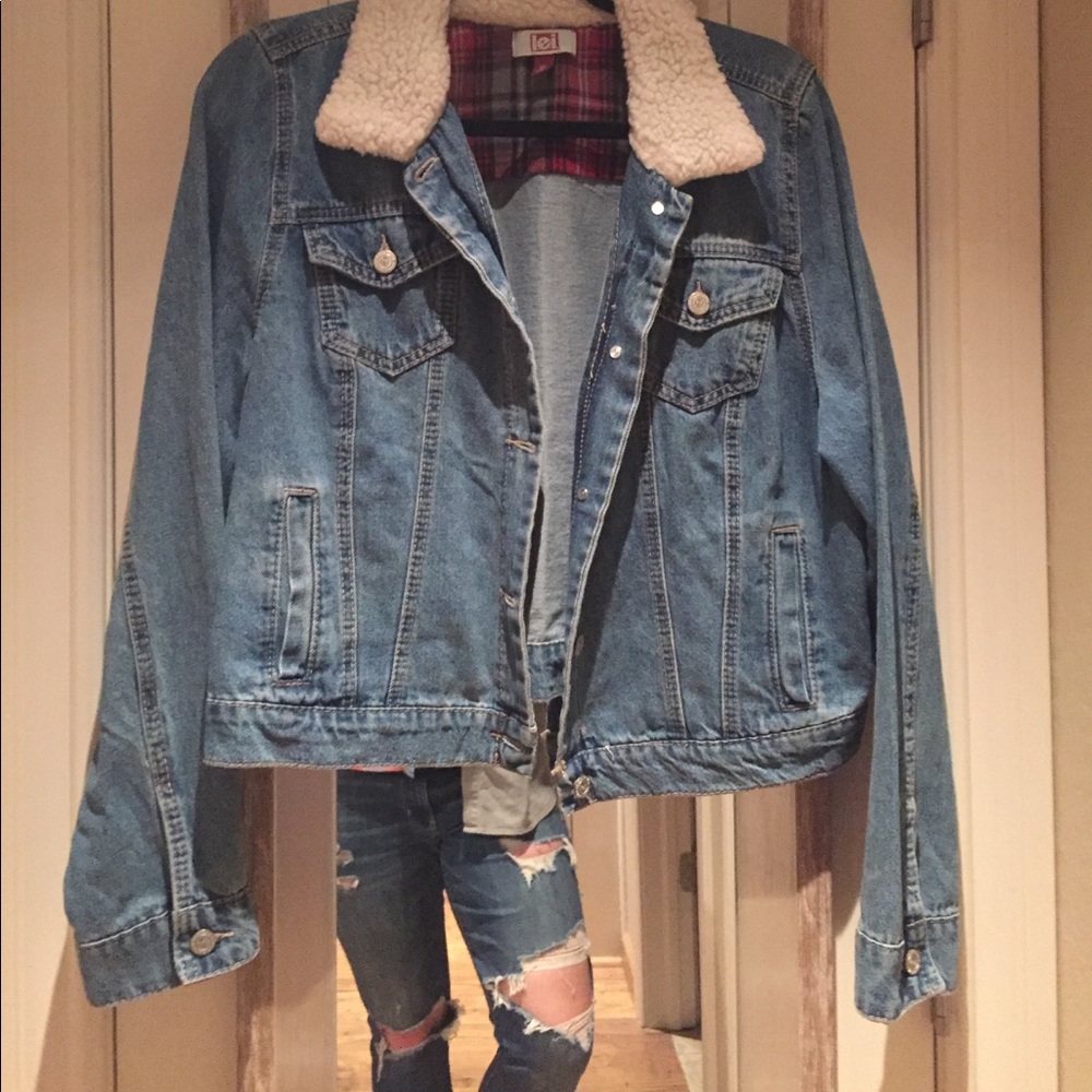 Denim jacket with sheep like fur material