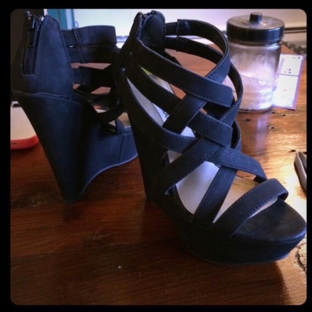 Super cute wedges only worn once.