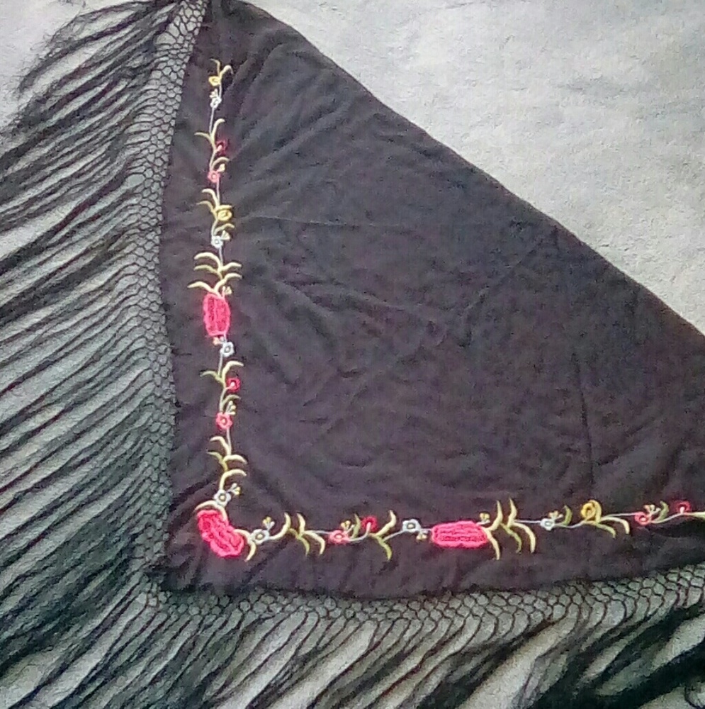 Stunning Italian Silk Shawl NWOT
