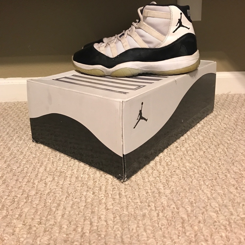 Air Jordan 11 concord